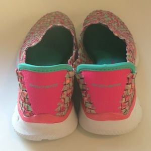 skechers duralite memory foam